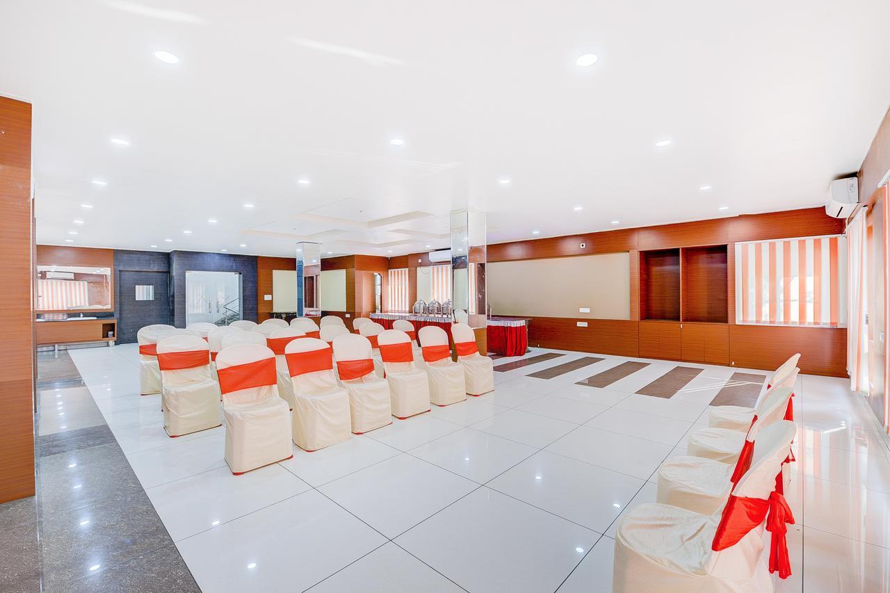 Oyo 13521 Sudhriti Hotel Siliguri Exterior foto
